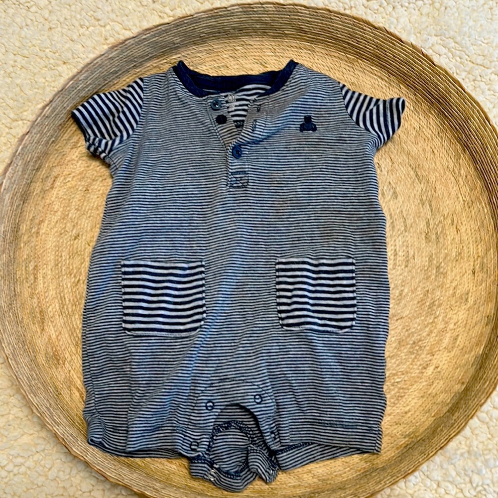 Baby gap short sleeve romper. Navy blue stripes. 3-6M